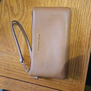 Michael kors wristlet